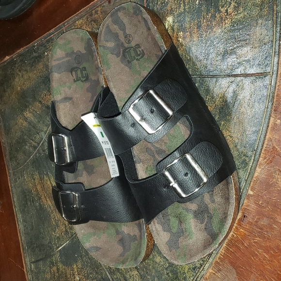 BRAND NEW MEN'S SLIDES - Picture 2 of 2